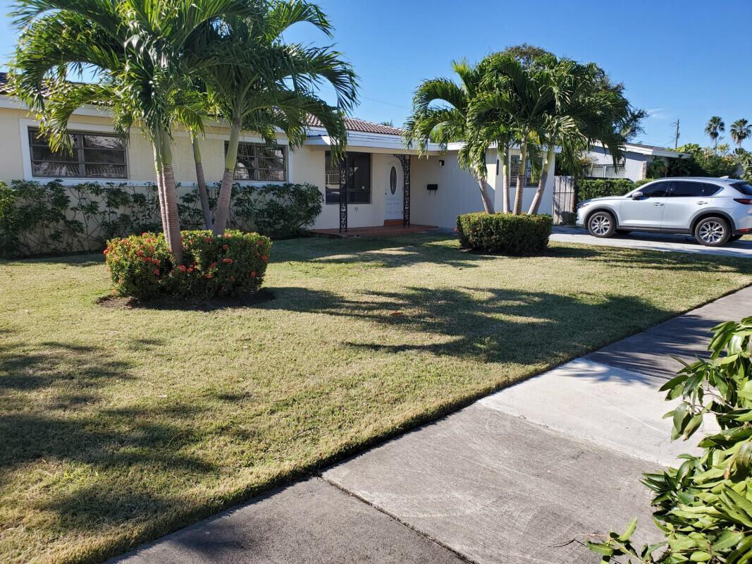 2460 NE 215th Street, Miami FL 33180