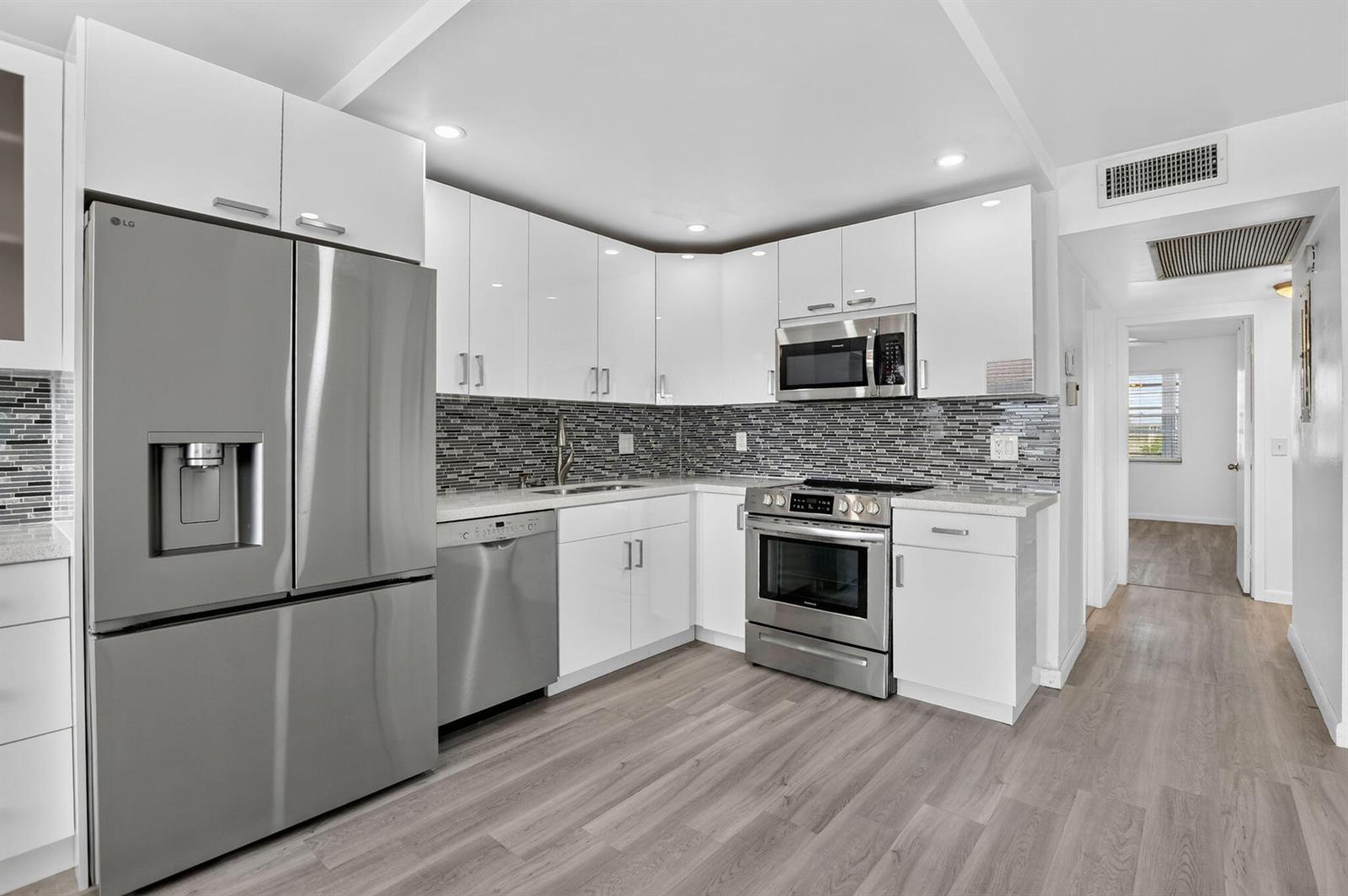 4025 Guildford # 4025, Boca Raton FL 33434 photo 2