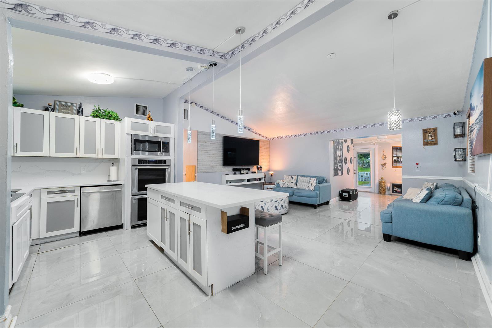 735 Hibiscus Drive, Royal Palm Beach FL 33411 photo 4