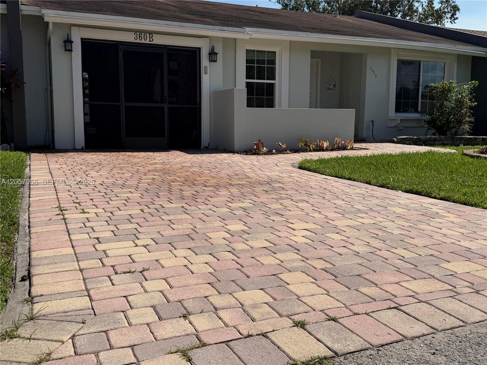 360 B N Lakewood Cir E, Margate FL 33063 photo 2