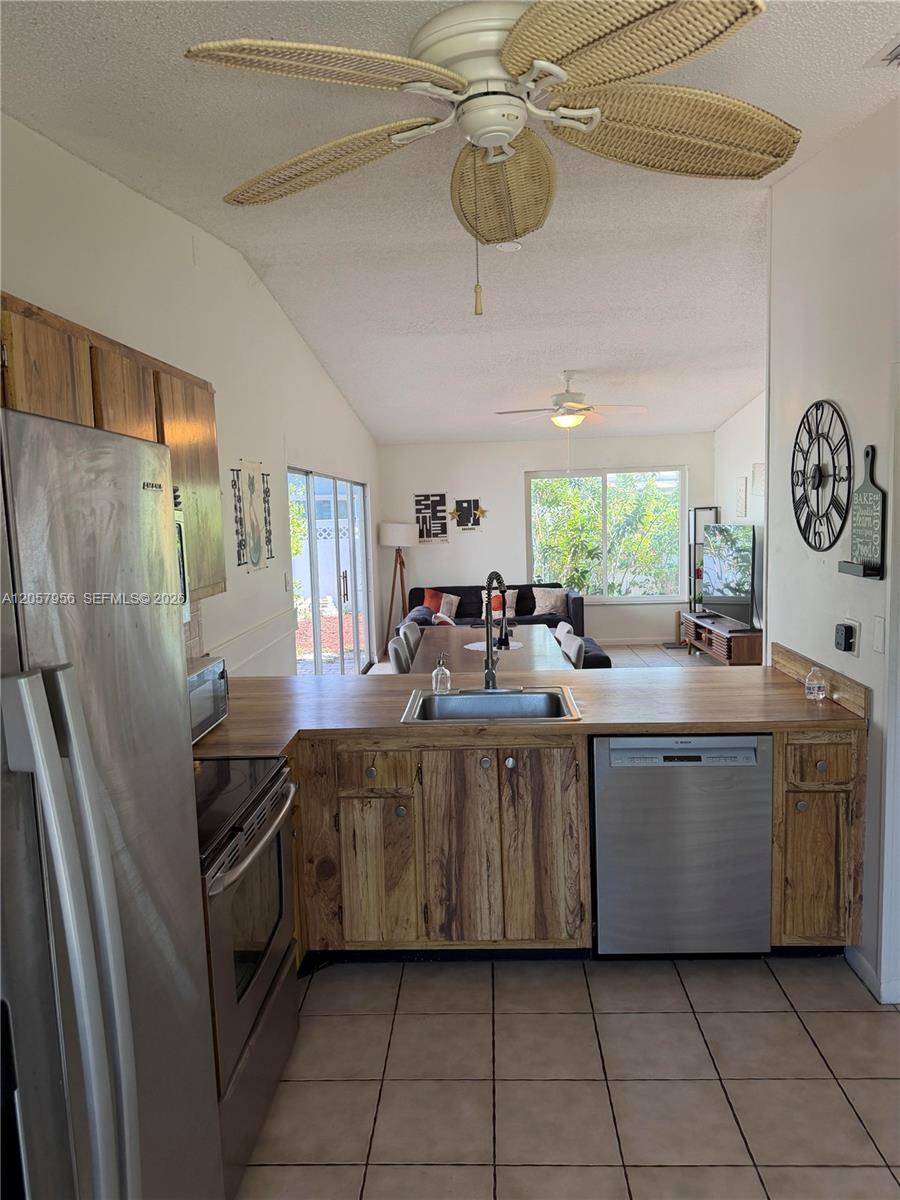 360 B N Lakewood Cir E, Margate FL 33063 photo 3