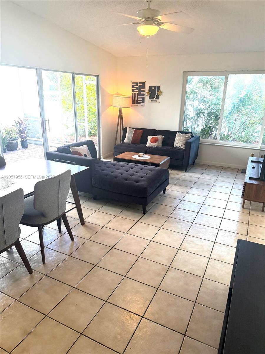 360 B N Lakewood Cir E, Margate FL 33063 photo 4