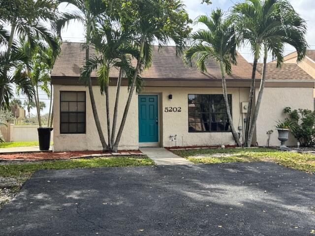 5202 NUTMEG Drive, Palm Beach Gardens FL 33418