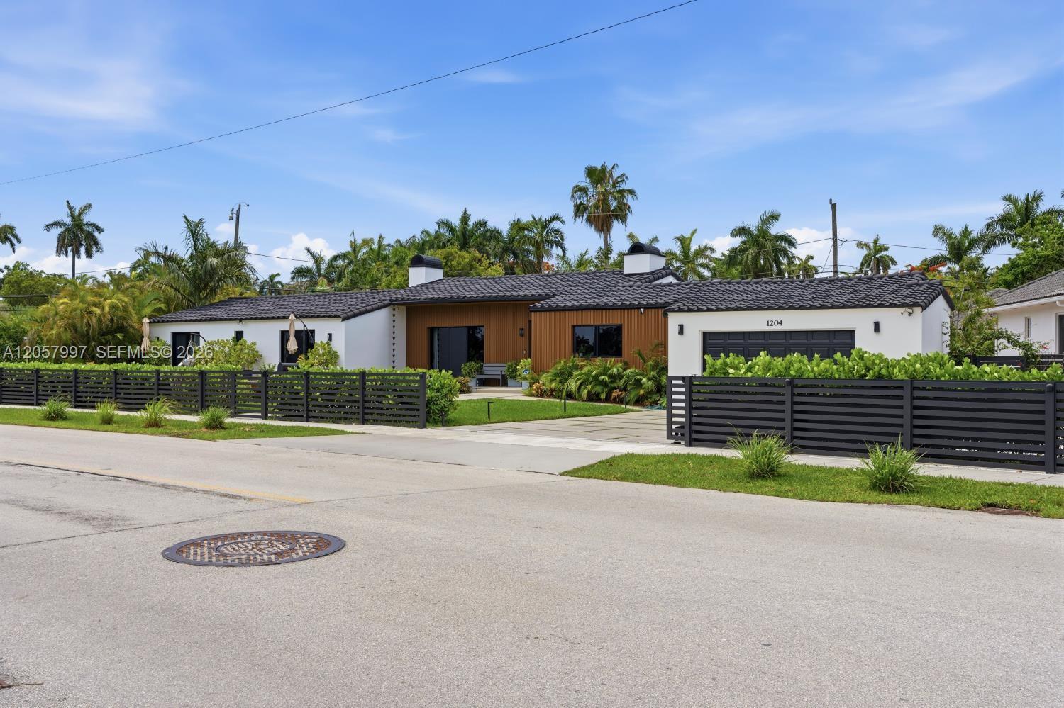 1204 S Northlake Dr, Hollywood FL 33019 photo 2