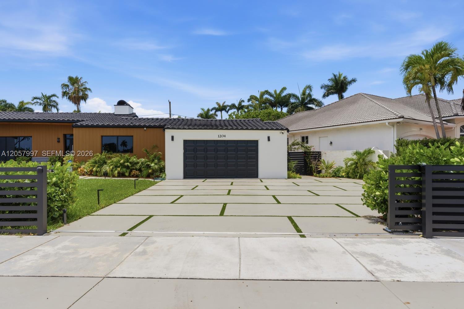 1204 S Northlake Dr, Hollywood FL 33019 photo 3