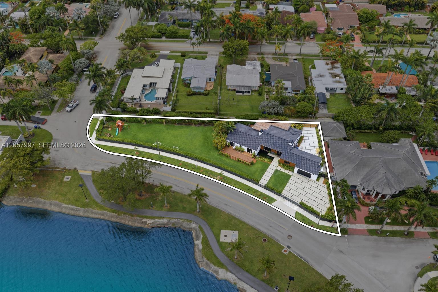 1204 S Northlake Dr, Hollywood FL 33019