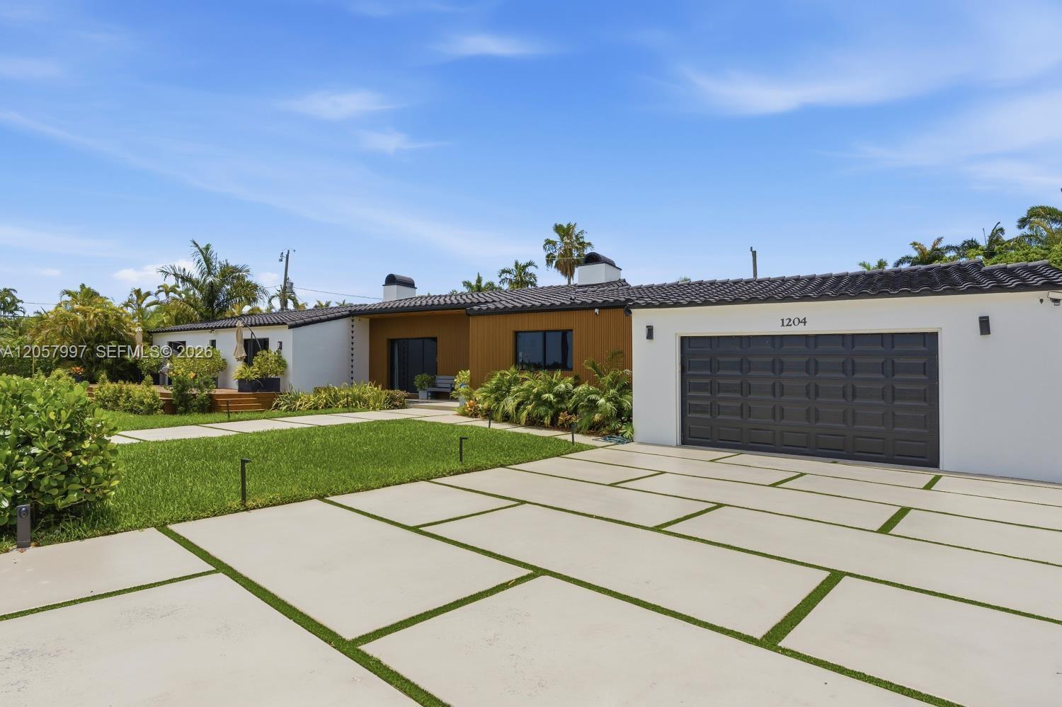 1204 S Northlake Dr, Hollywood FL 33019 photo 4