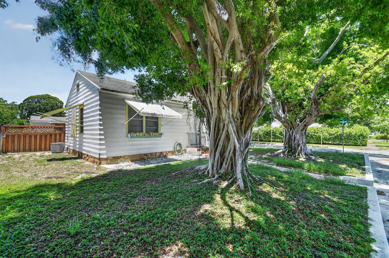 6901 Garden Avenue, West Palm Beach FL 33405 photo 2