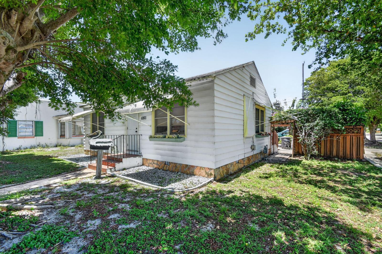 6901 Garden Avenue, West Palm Beach FL 33405 photo 4