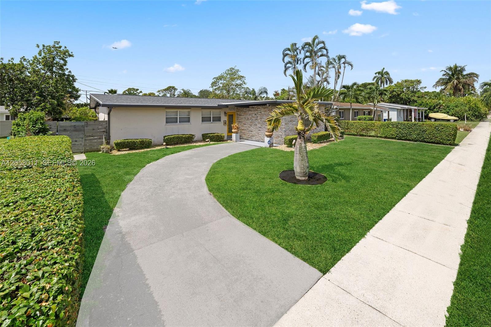 3230 SW 23rd St, Fort Lauderdale FL 33312 photo 2