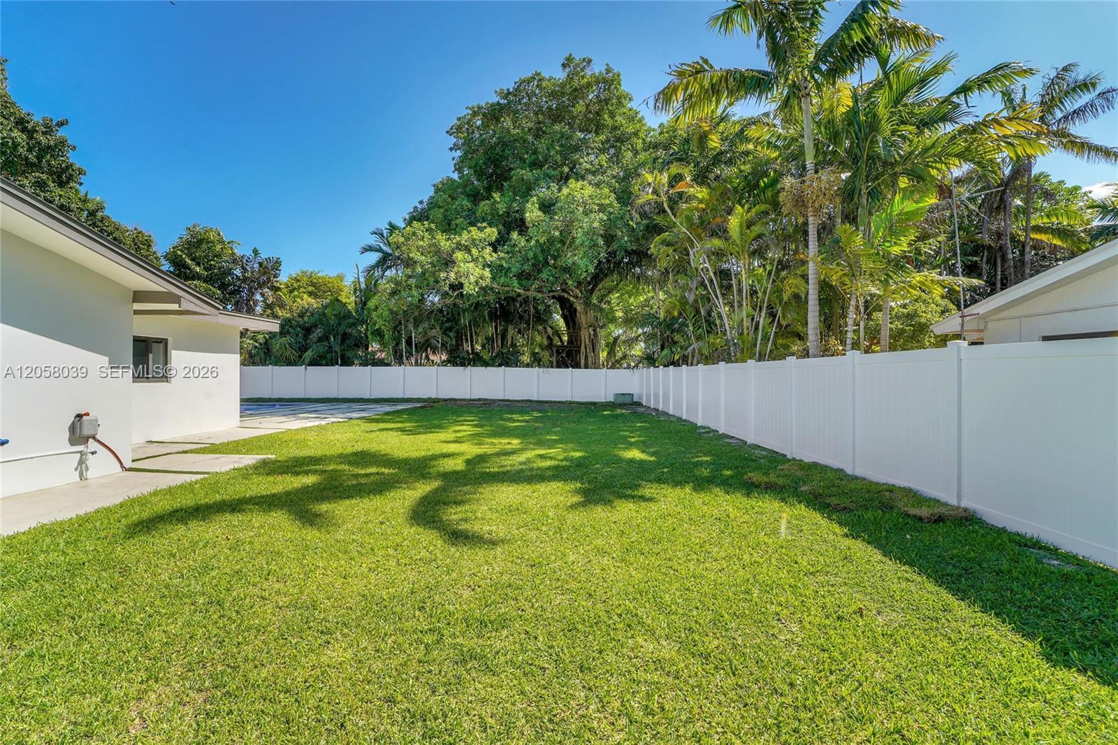 8820 SW 182nd Ter, Palmetto Bay FL 33157 photo 4