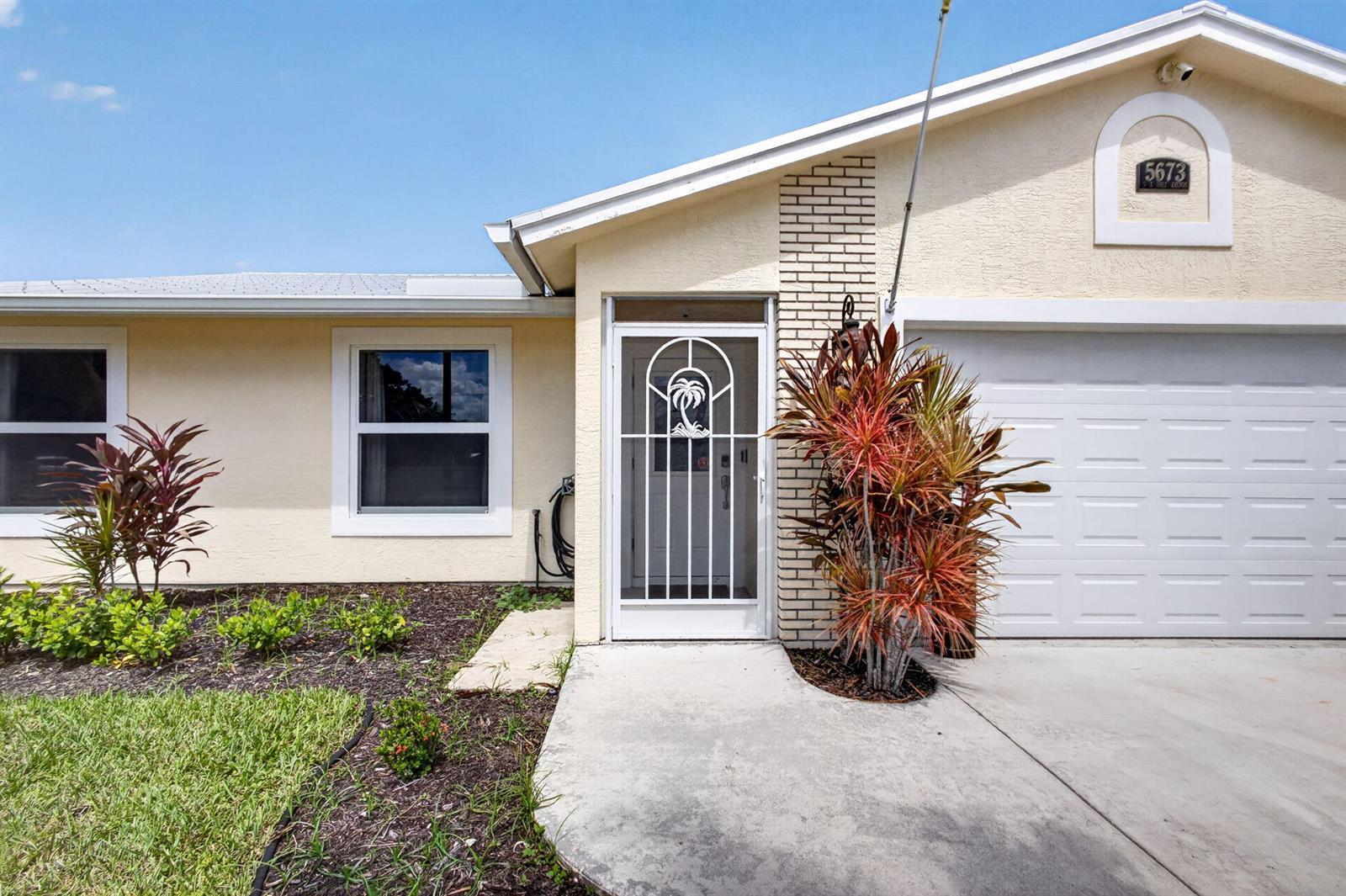 5673 SE INEZ Avenue, Stuart FL 34997 photo 2