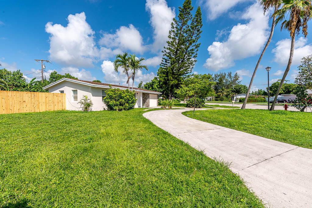 314 E Gateway Boulevard, Boynton Beach FL 33435 photo 3