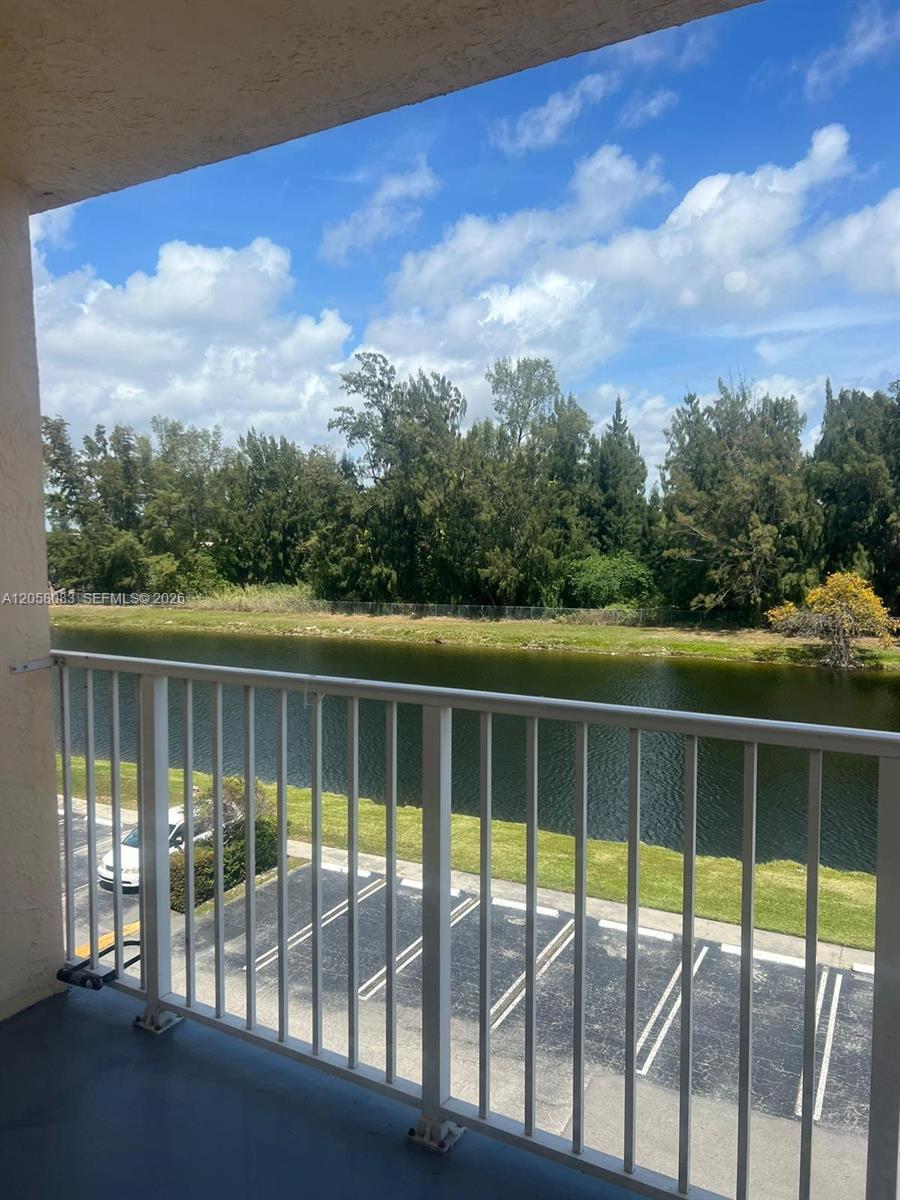 16465 NE 22nd Ave # 419, North Miami Beach FL 33160 photo 2