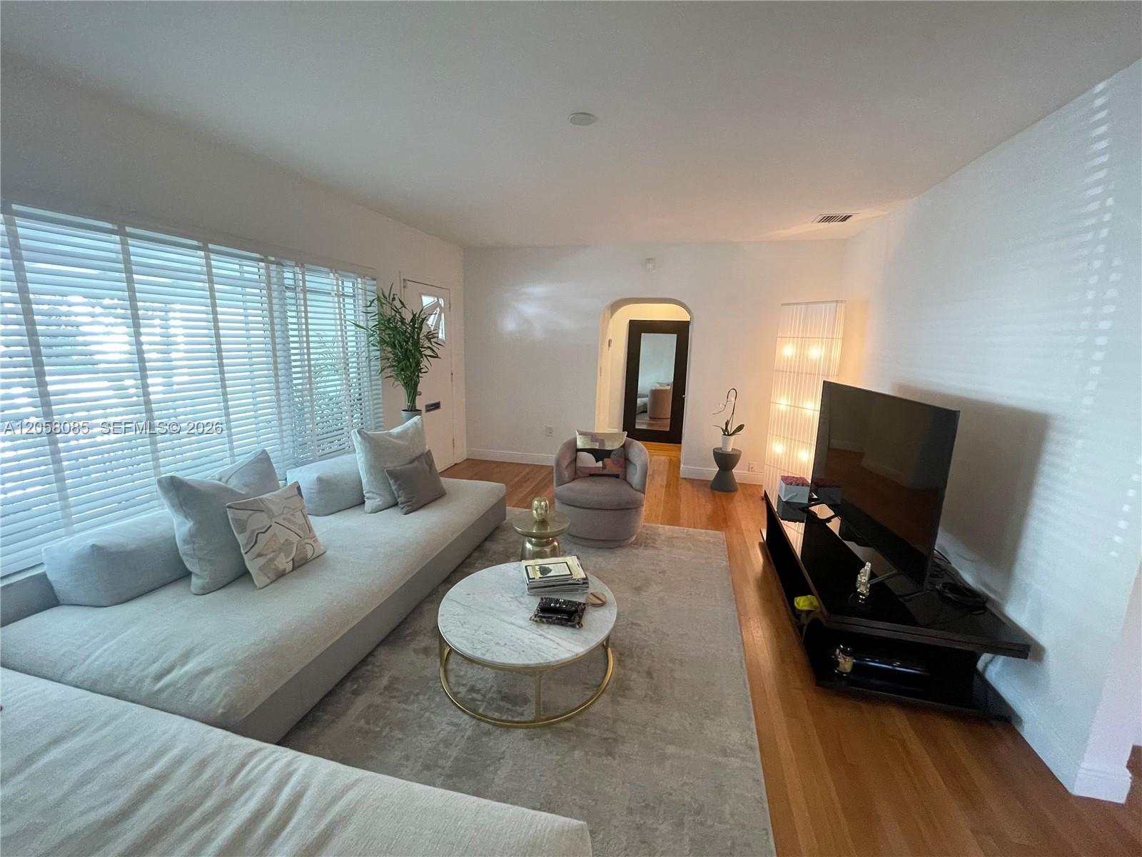 1116 Biarritz Dr, Miami Beach FL 33141 photo 2