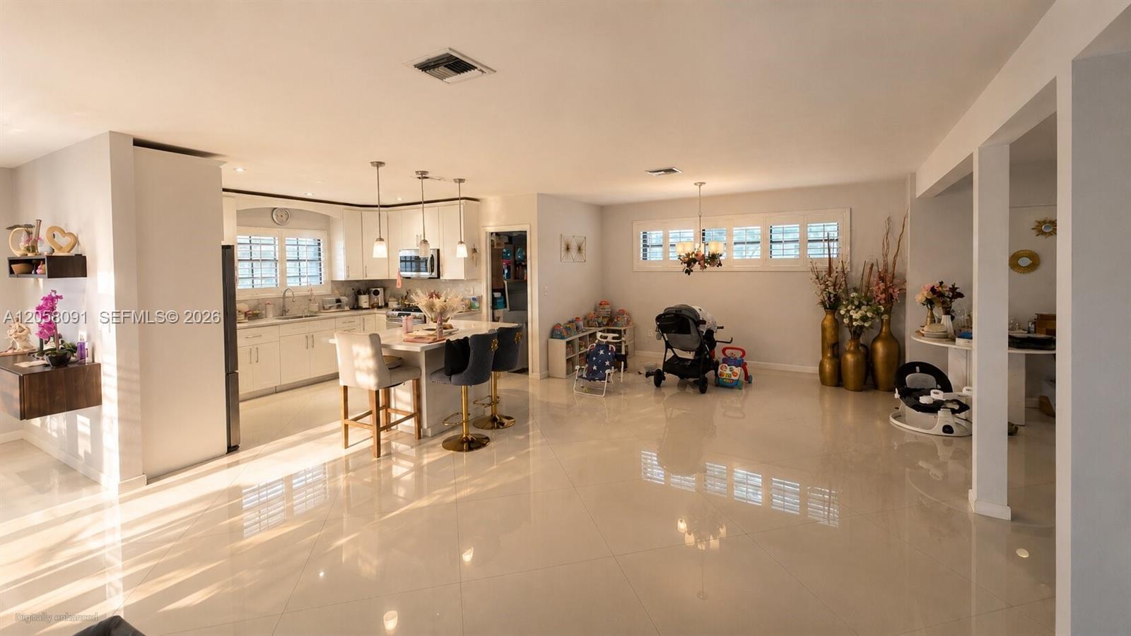 565 NE 179th Dr, North Miami Beach FL 33162 photo 4