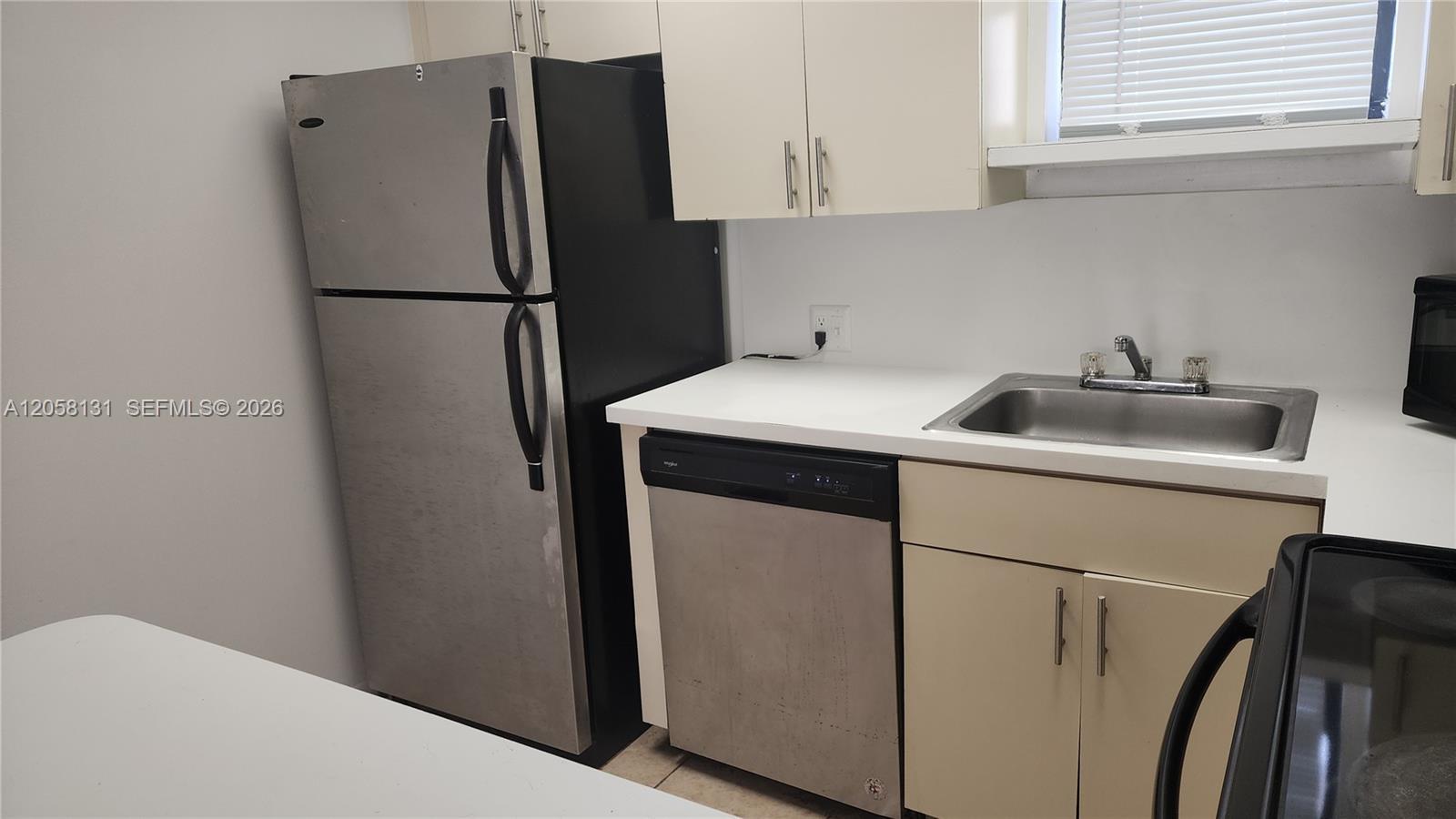 8290 Lake Dr # 405, Doral FL 33166 photo 3