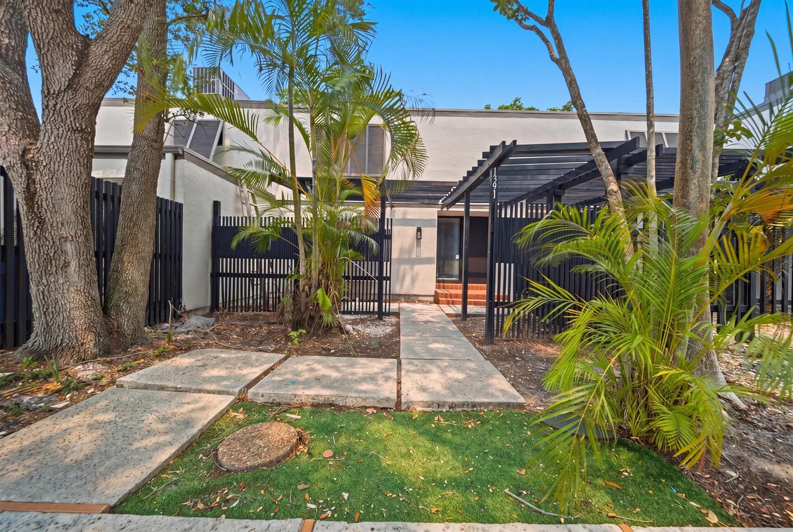 1391 E GOLFVIEW Drive # 1391, Pembroke Pines FL 33026 photo 2