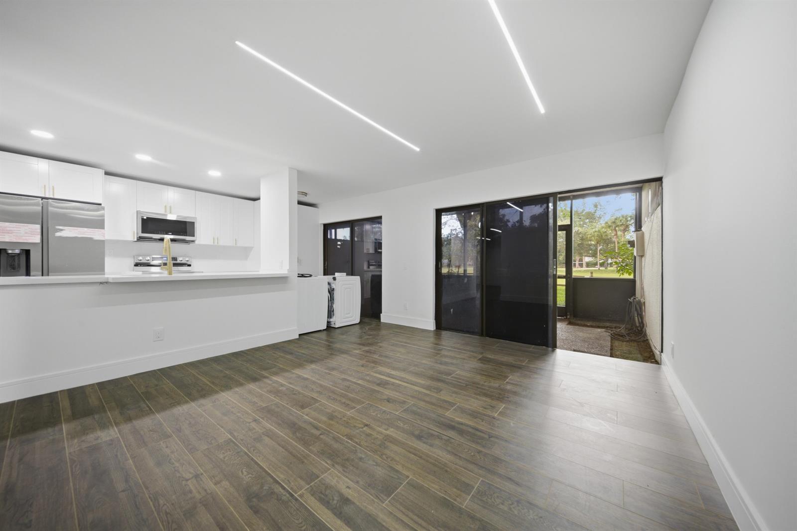 1391 E GOLFVIEW Drive # 1391, Pembroke Pines FL 33026 photo 4
