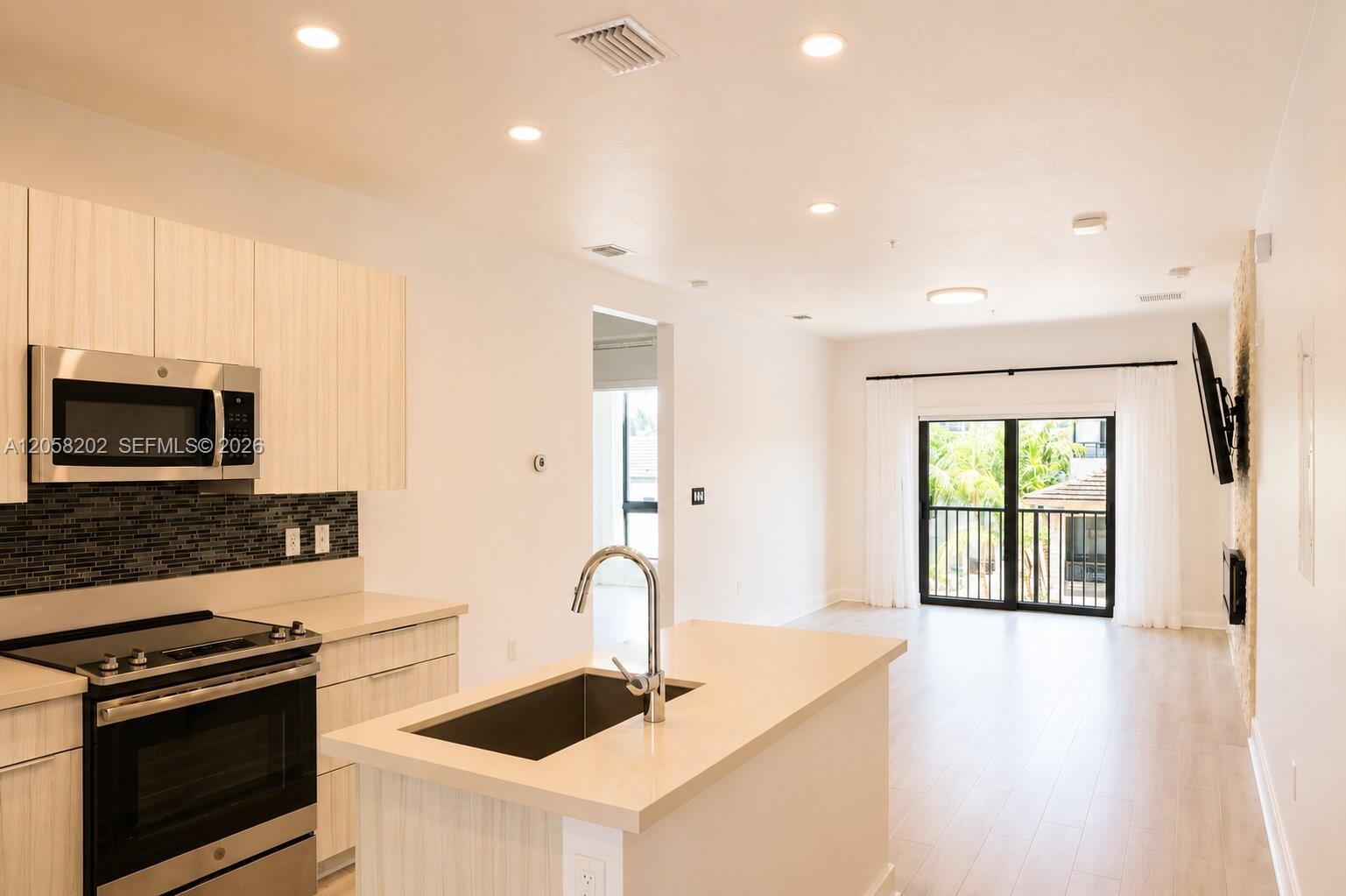 4740 NW 84th Ct # 38, Doral FL 33166 photo 2