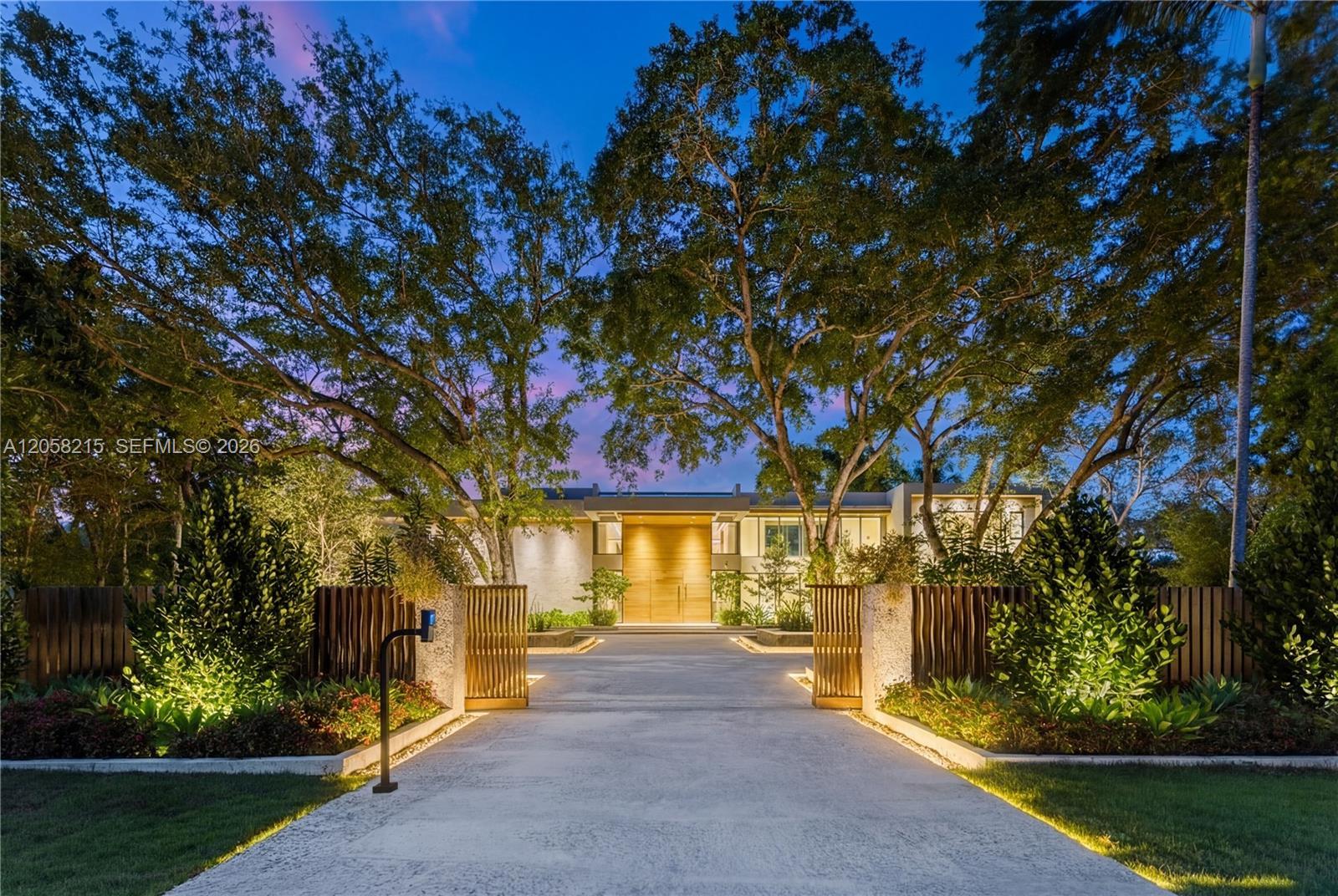 6701 SW 101st St, Pinecrest FL 33156