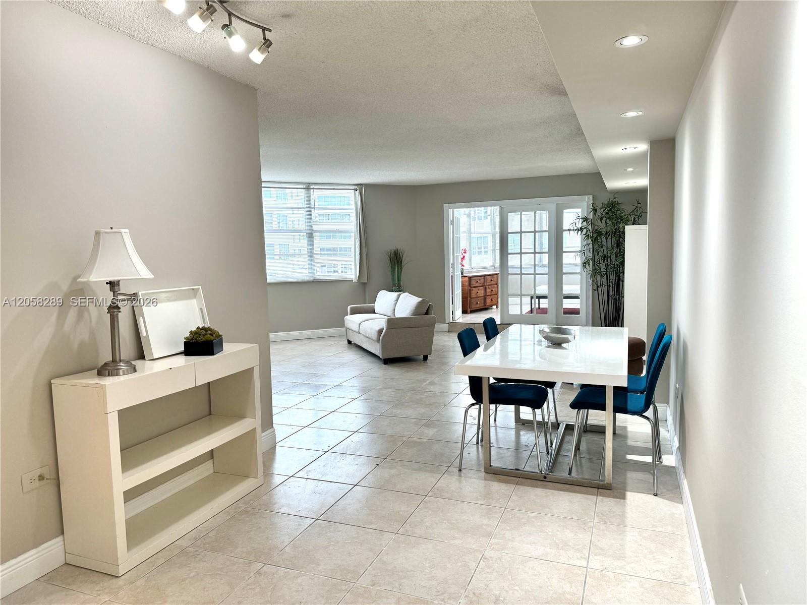 801 Brickell Bay Dr # 465, Miami FL 33131
