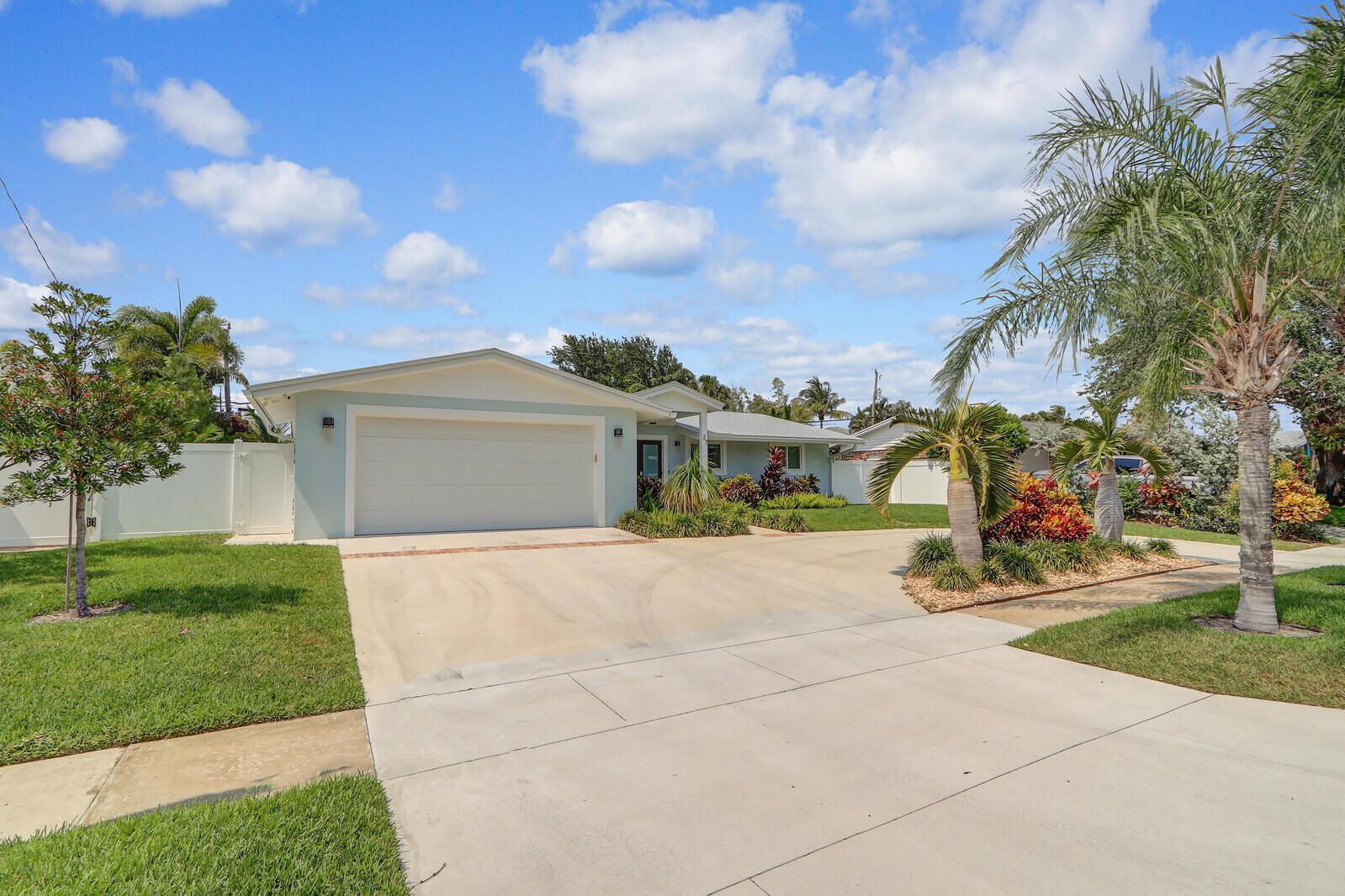 27 WILLOW Road, Tequesta FL 33469 photo 2