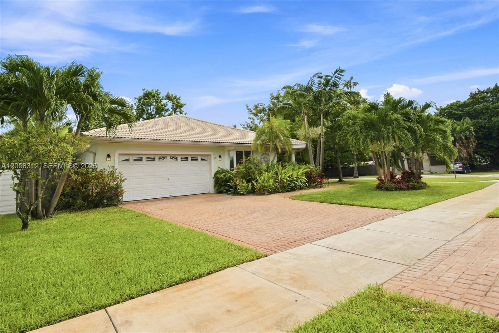 701 Westward Dr, Miami Springs FL 33166 photo 2