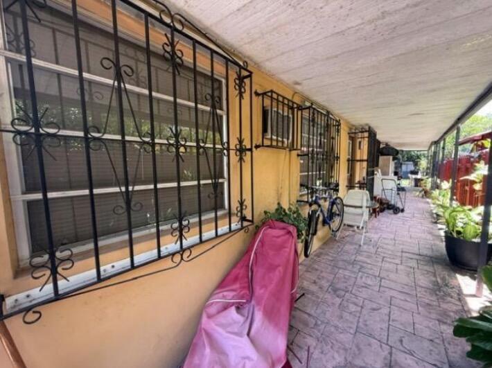 59 FLAGAMI Boulevard, Miami FL 33144 photo 2