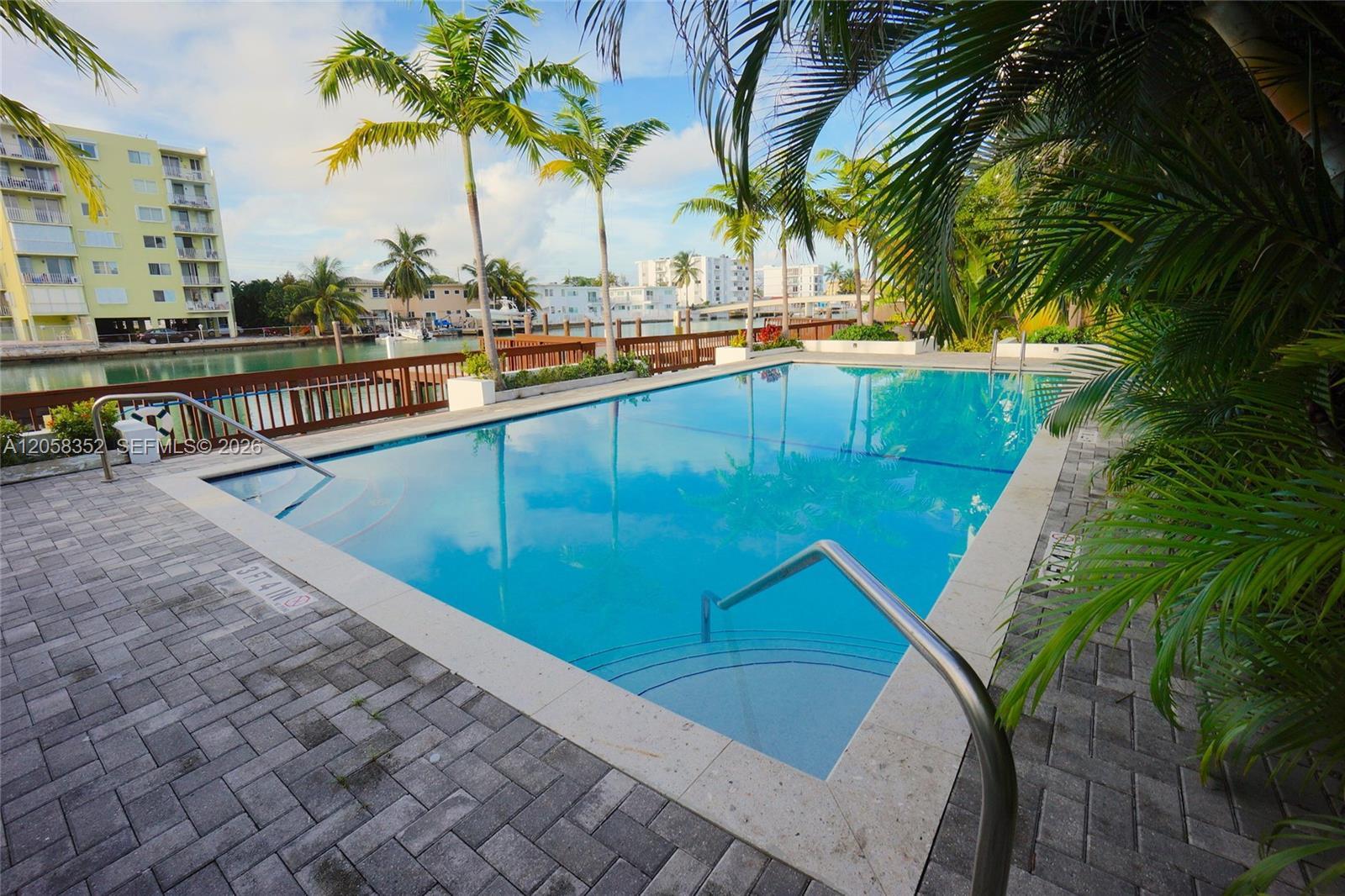 7950 Tatum Waterway Dr # N12, Miami Beach FL 33141 photo 4