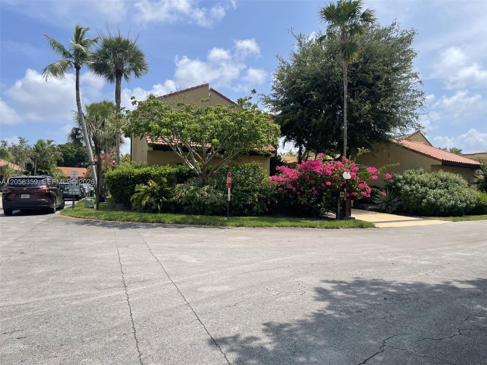 1066 NE 202nd Ln, Miami FL 33179 photo 2