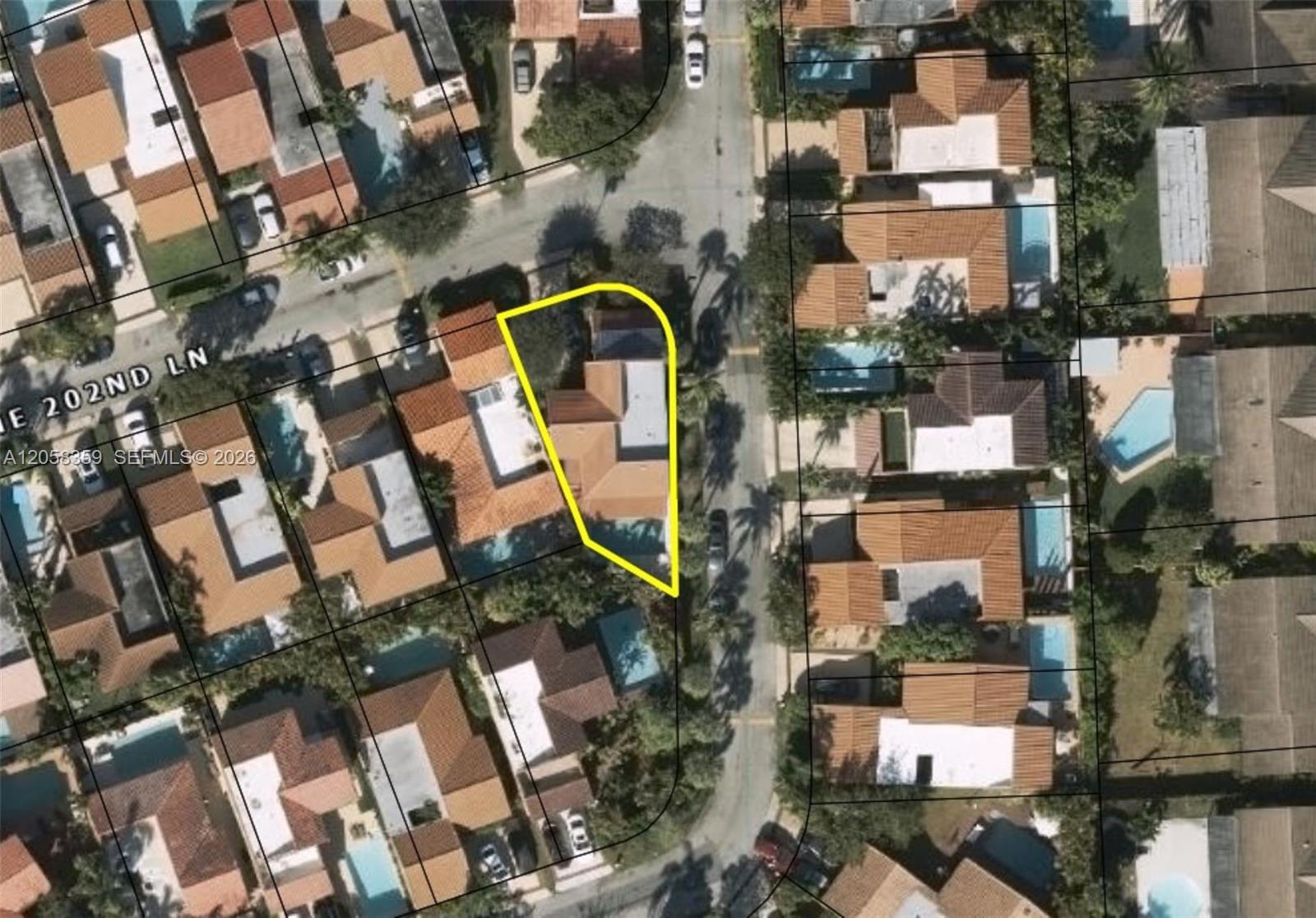 1066 NE 202nd Ln, Miami FL 33179 photo 3