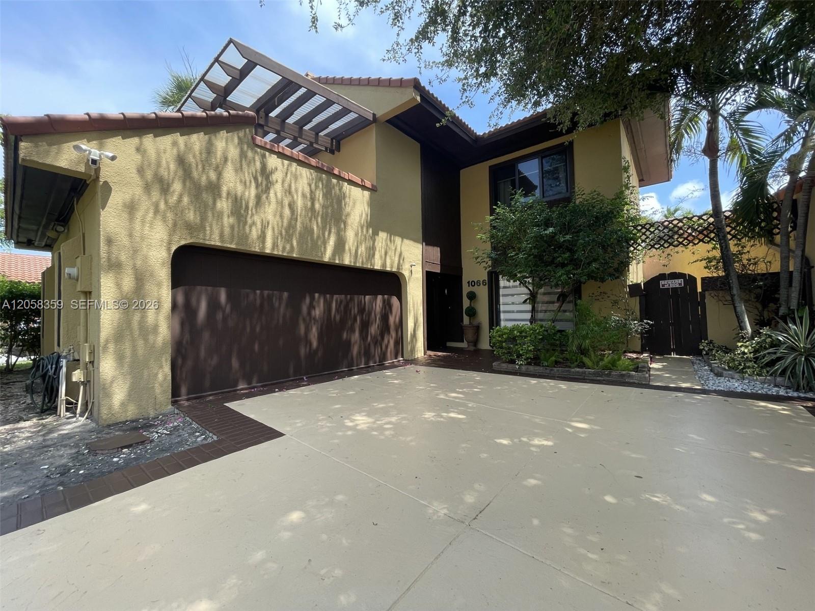 1066 NE 202nd Ln, Miami FL 33179 photo 4