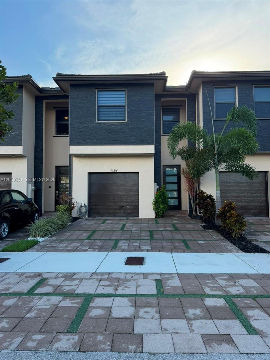 15816 NW 91st Ave, Miami Lakes FL 33018 photo 2