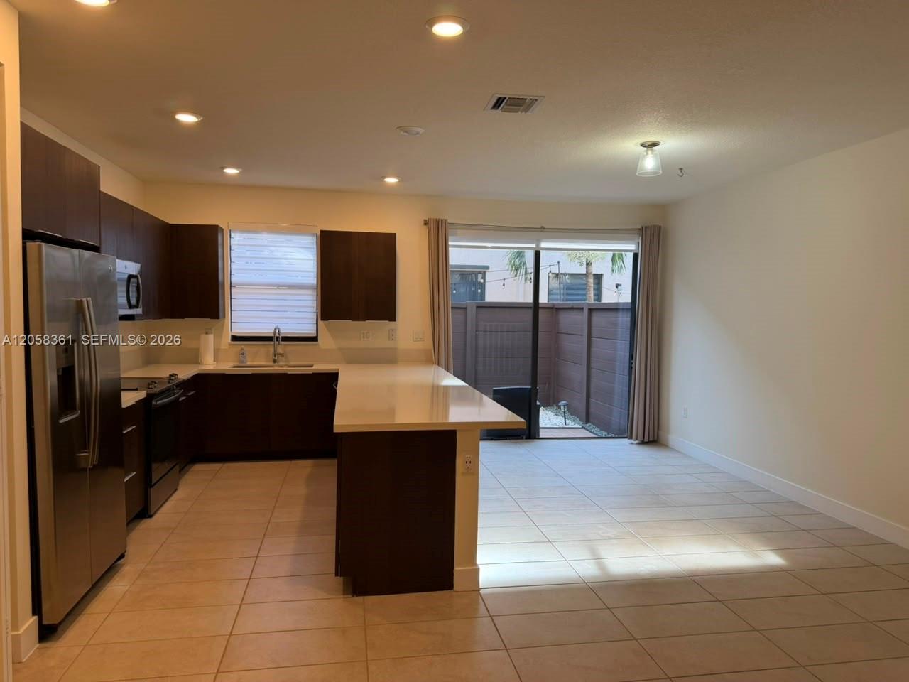 15816 NW 91st Ave, Miami Lakes FL 33018 photo 3
