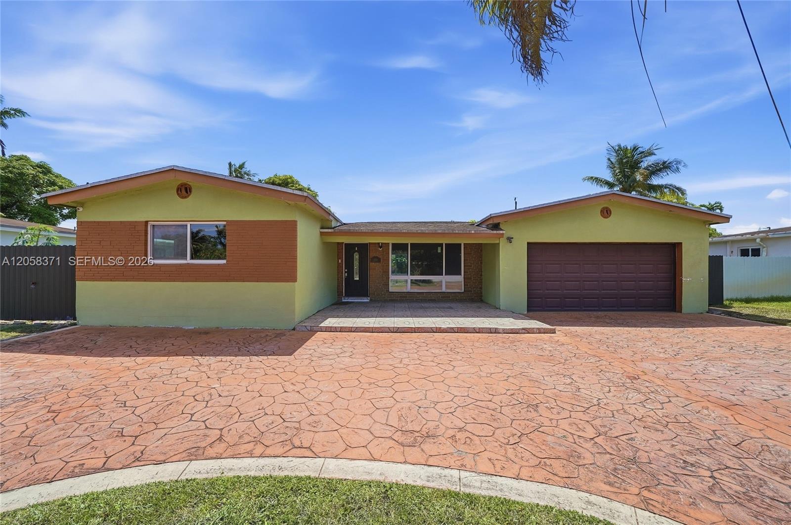 2220 De Soto Dr, Miramar FL 33023 photo 2