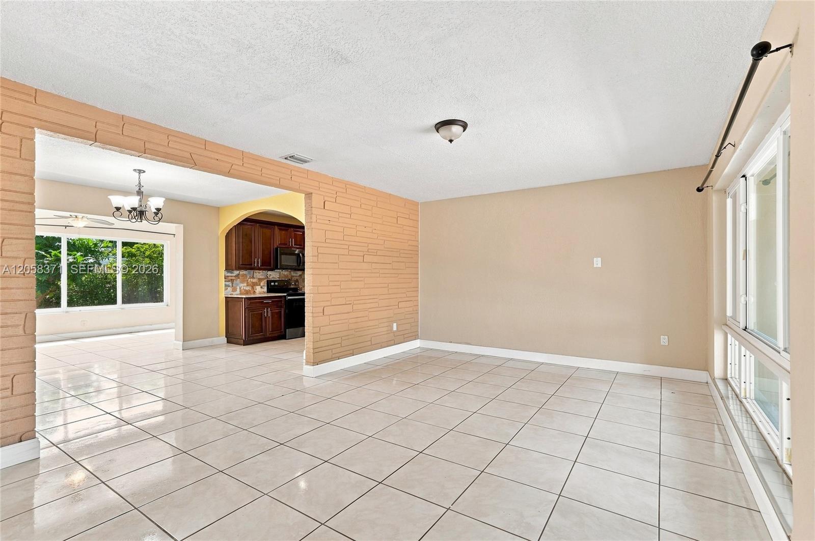 2220 De Soto Dr, Miramar FL 33023 photo 4