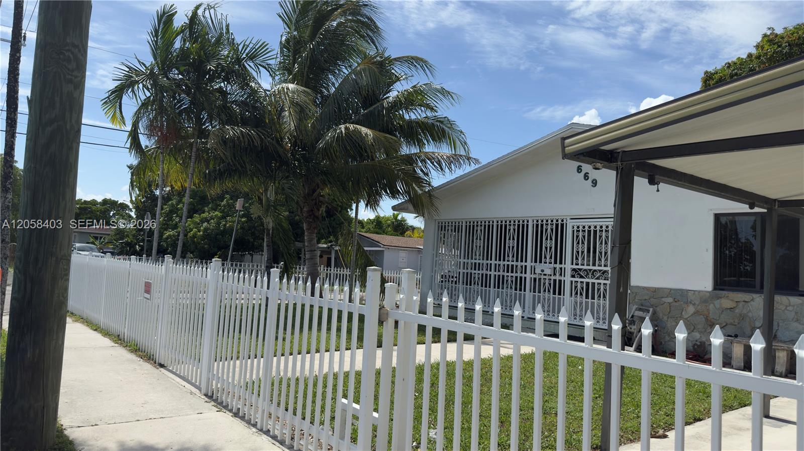 669 W 23rd St, Hialeah FL 33010