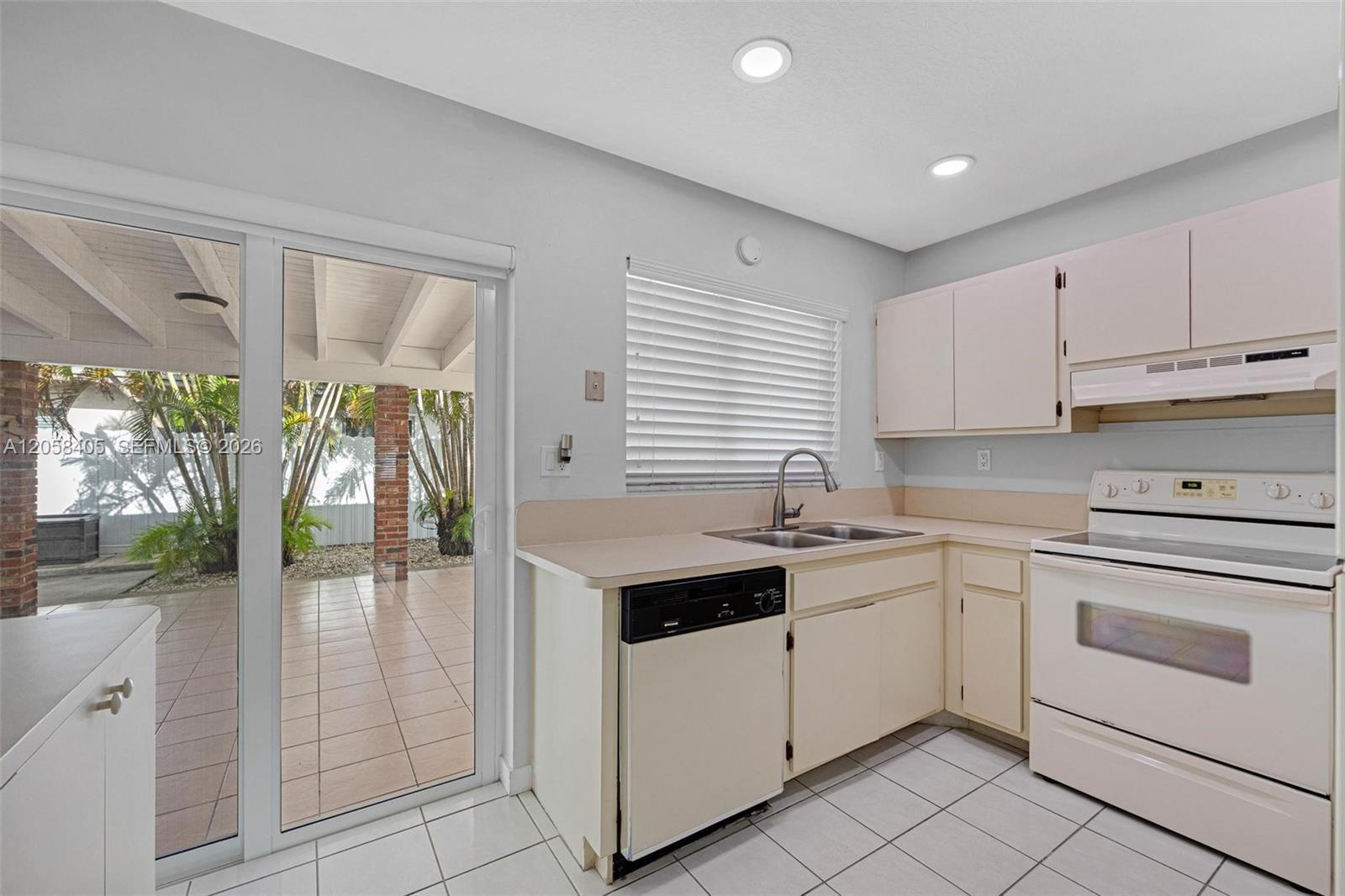 1616 SW 137th Pl, Miami FL 33175 photo 4