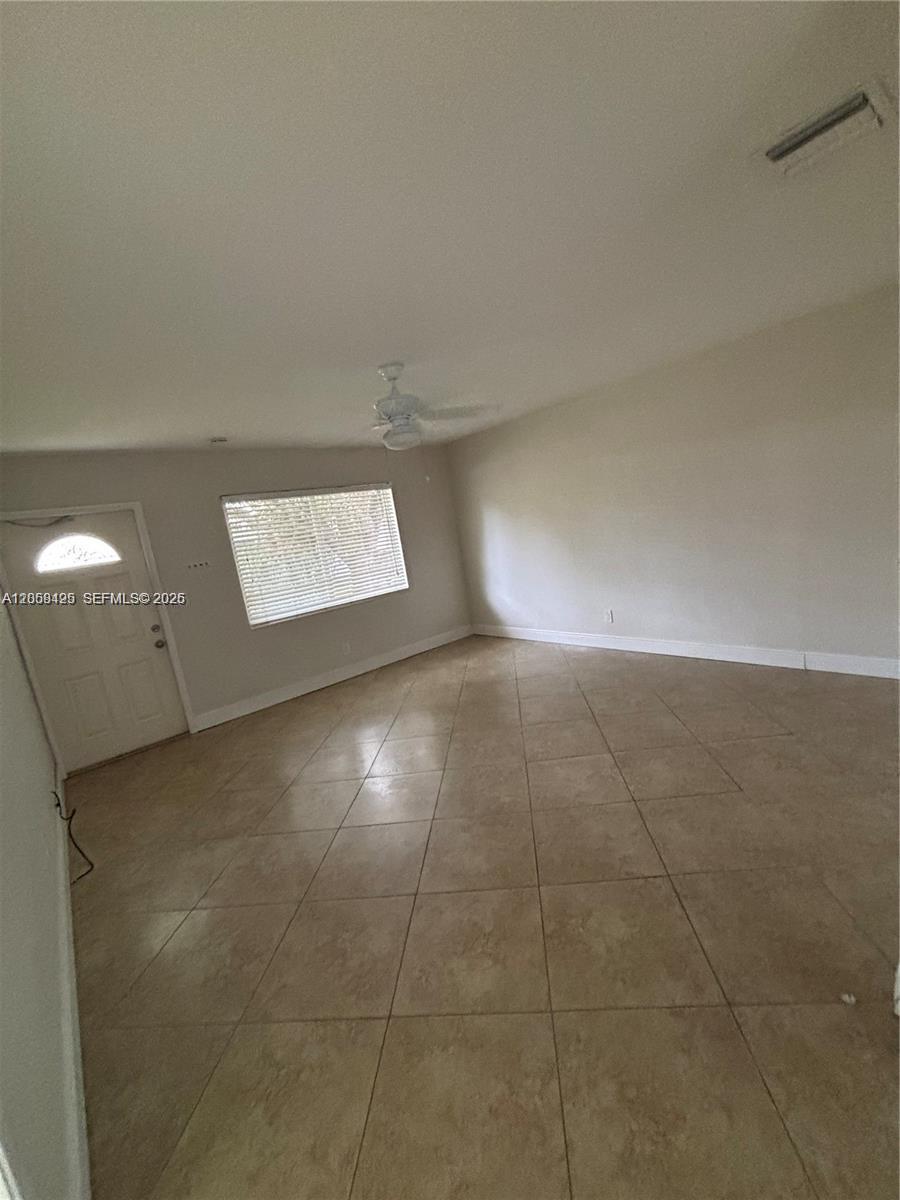 1061 NE 34th # 3, Oakland Park FL 33334 photo 3