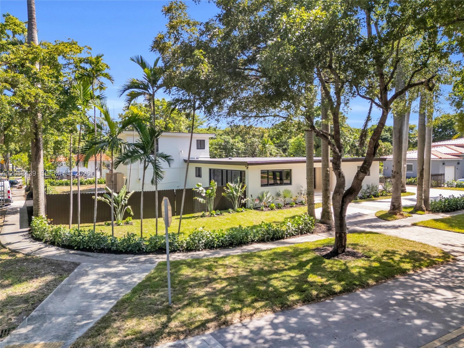 205 NE 123rd St, North Miami FL 33161 photo 2