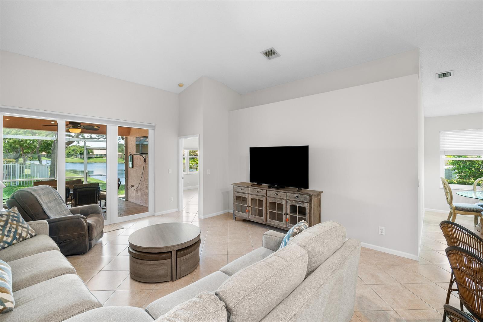 2473 S CORAL TRACE Circle, Delray Beach FL 33445 photo 3
