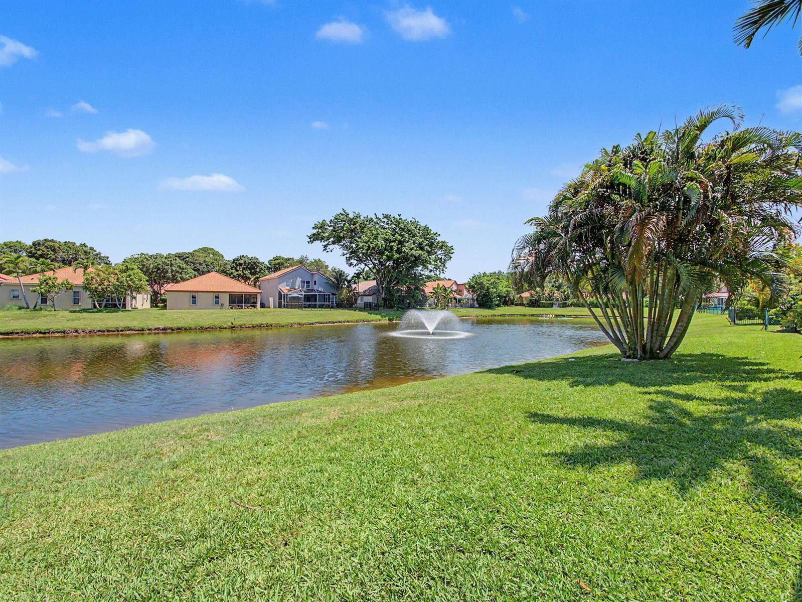 1019 Via Jardin, Riviera Beach FL 33418 photo 2