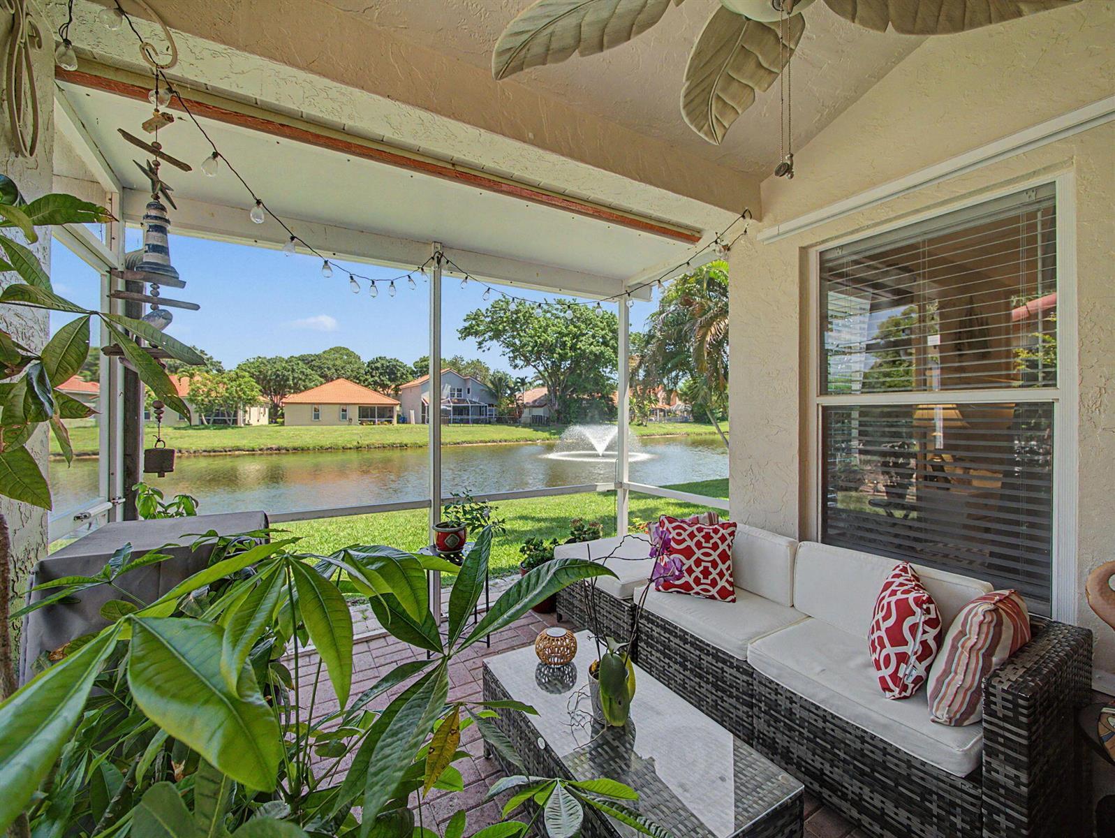 1019 Via Jardin, Riviera Beach FL 33418 photo 3