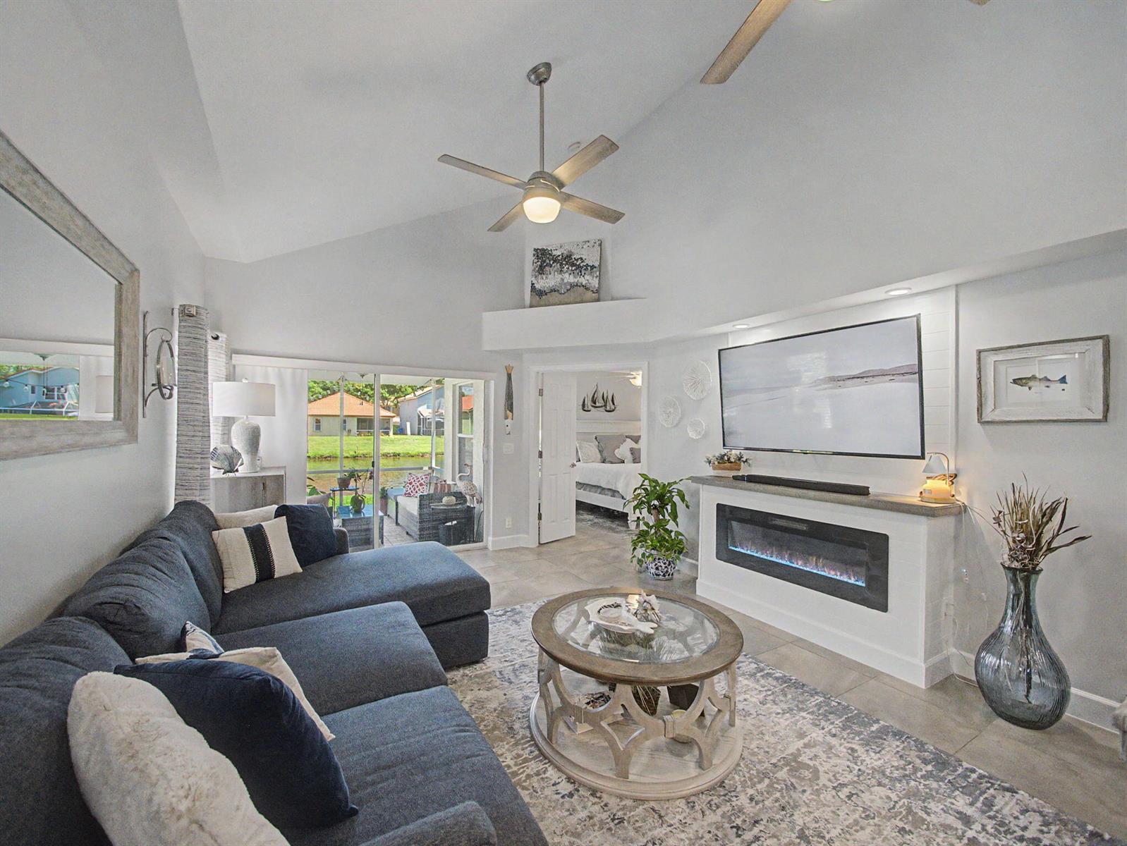 1019 Via Jardin, Riviera Beach FL 33418 photo 5