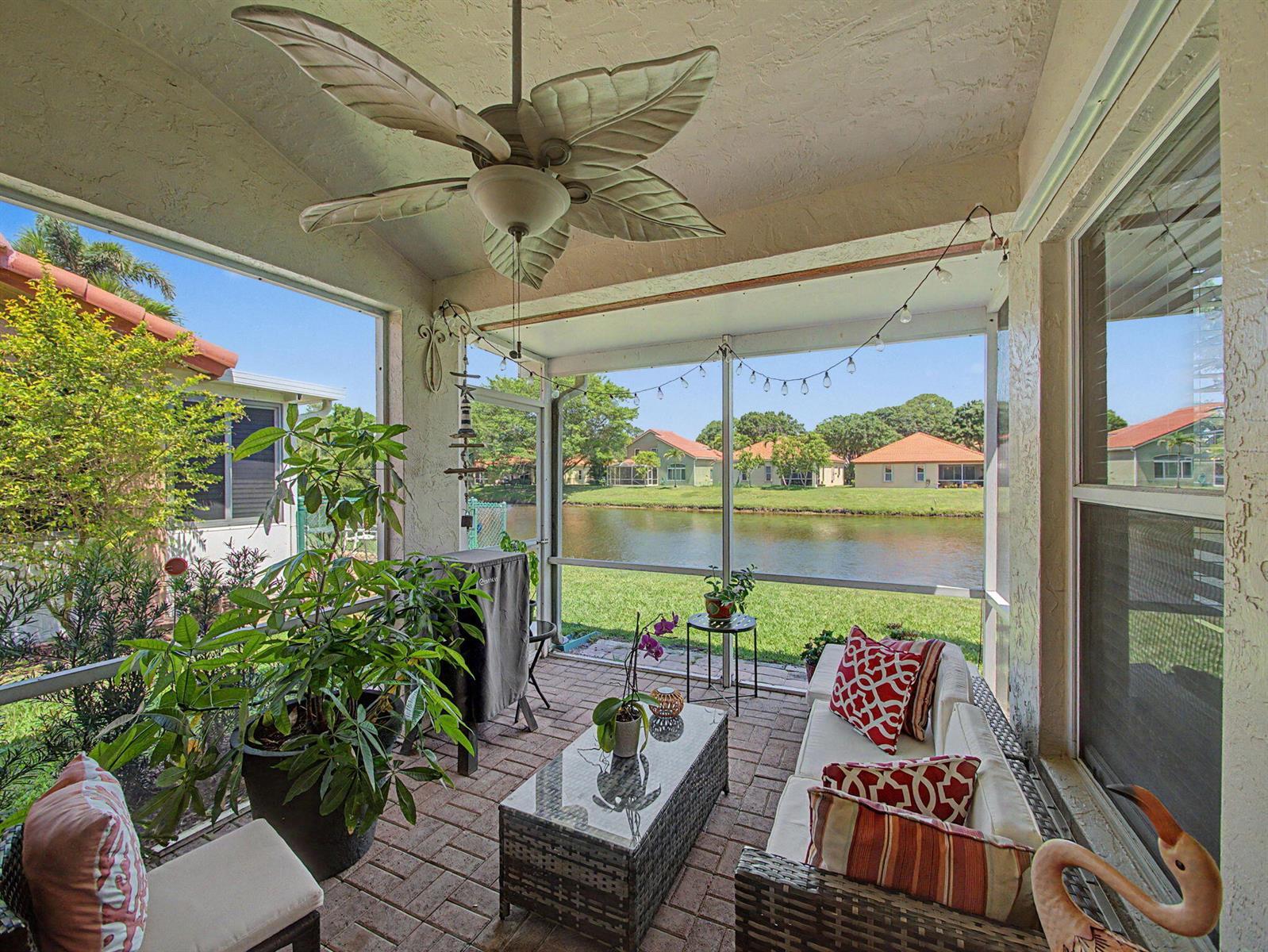 1019 Via Jardin, Riviera Beach FL 33418 photo 4