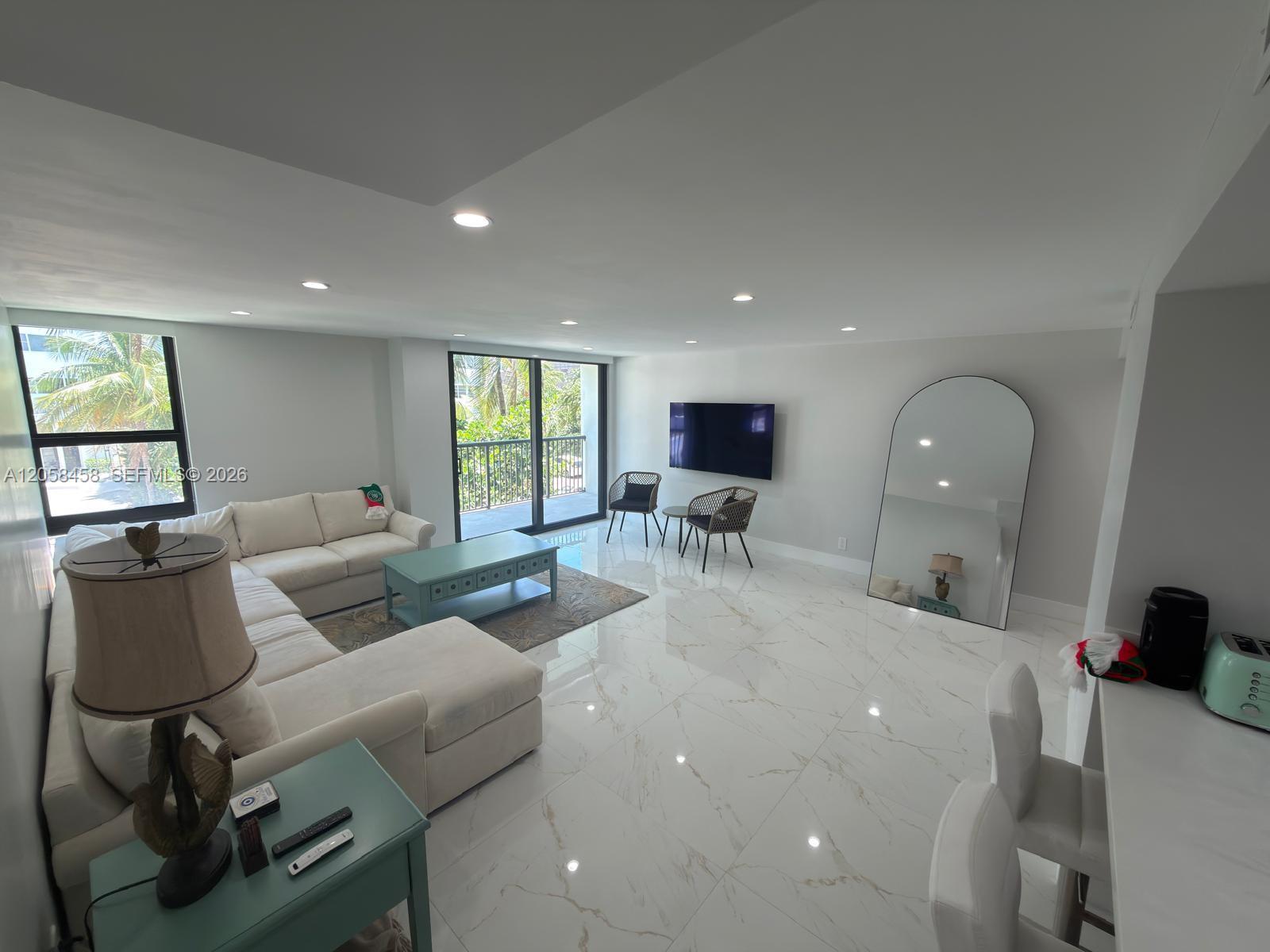1800 Collins Ave # 3H, Miami Beach FL 33139
