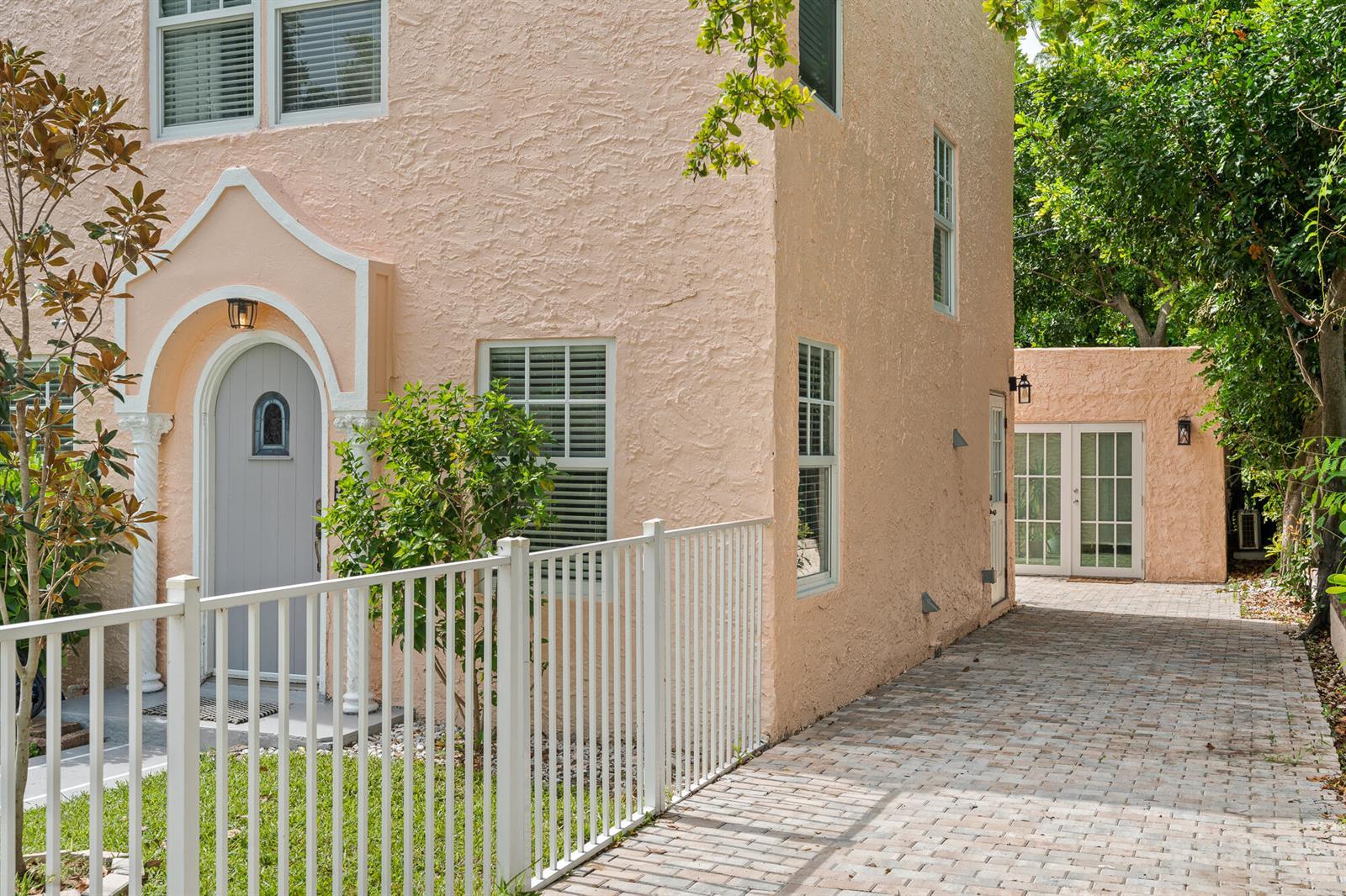 820 29TH Street, West Palm Beach FL 33407 photo 3