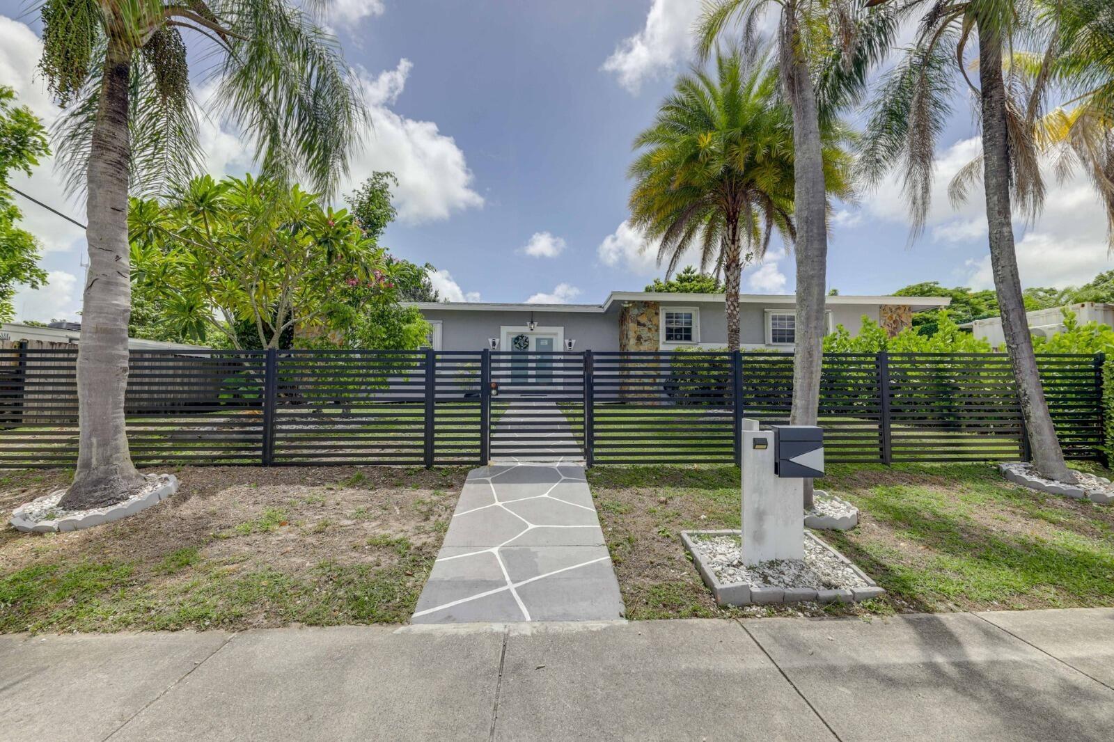 3609 SW 58TH Avenue, West Park FL 33023 photo 2