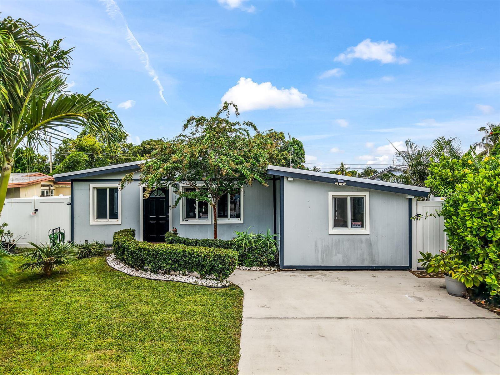 218 GLOUCHESTER Street, Boca Raton FL 33487